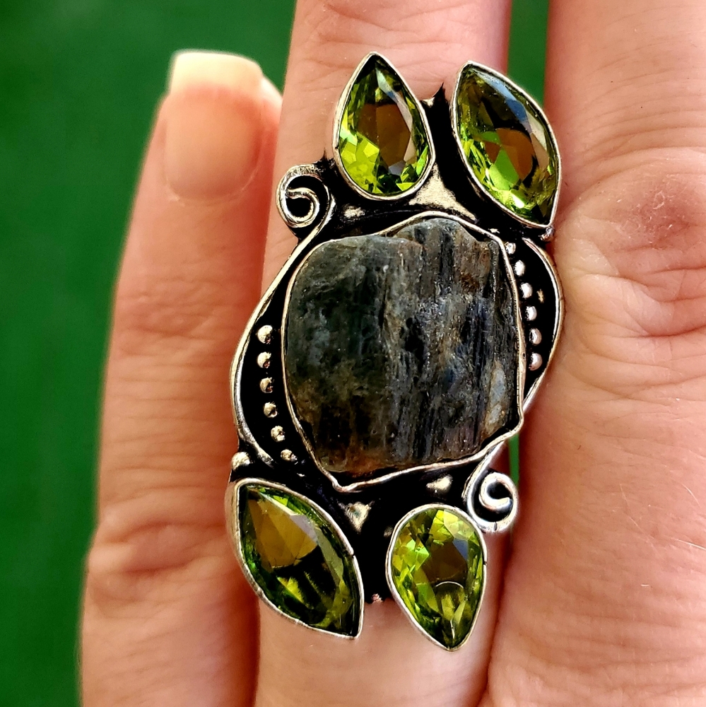 New Rough Kyanite & Peridot 925 Silver Statement Ring.